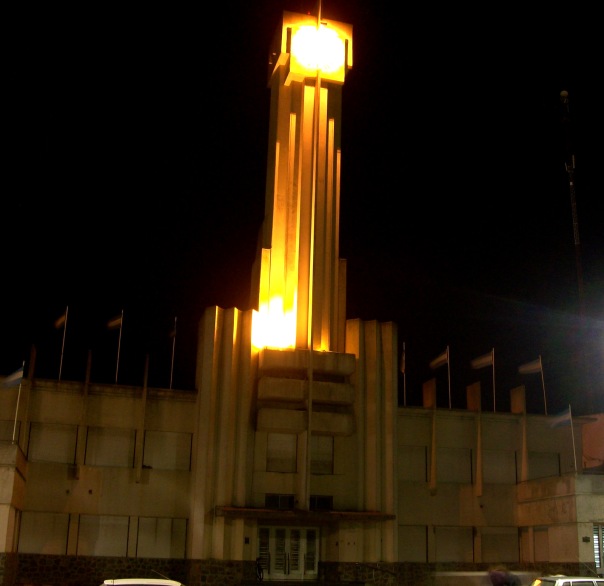 Palacio municipal iluminado